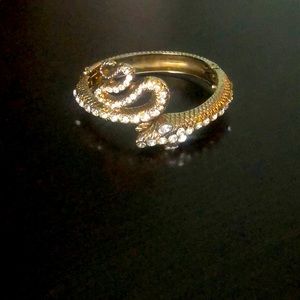 2/20- Show stopper Snake Bracelet 🐍 ⭐️